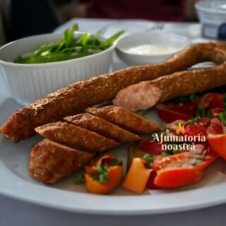 Cârnați subțiri afumați din oaie și porc