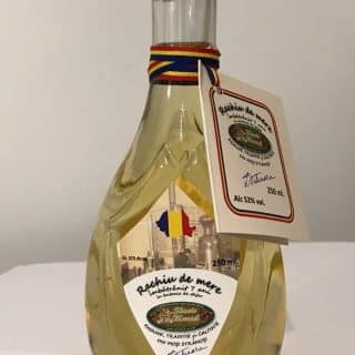 Rachiu de mere imbatranit 7 ani in butoi de stejar, 52% alcool, 250 ml.